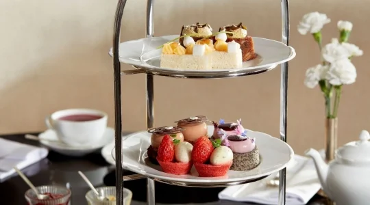 シンガポールが誇る超名門「ラッフルズホテル」で優雅にアフタヌーンティー+貸し切りチャーター